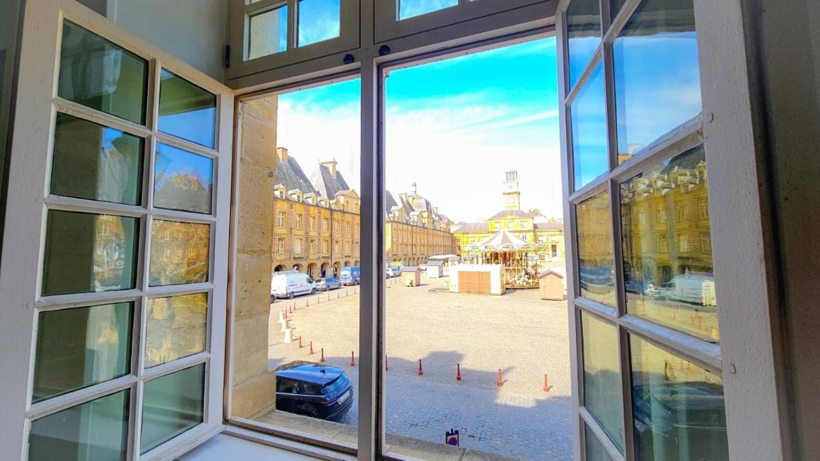 Grand Apt 130M2 Vue Place Ducale Charleville-Mézières Exterior foto