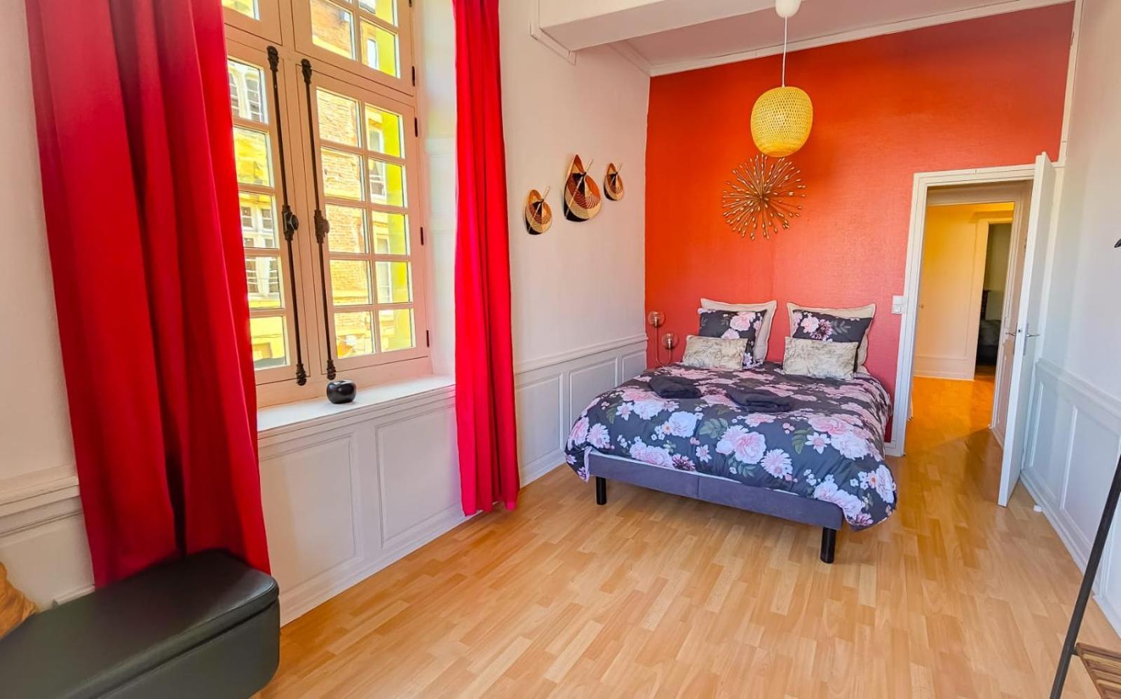 Grand Apt 130M2 Vue Place Ducale Charleville-Mézières Exterior foto
